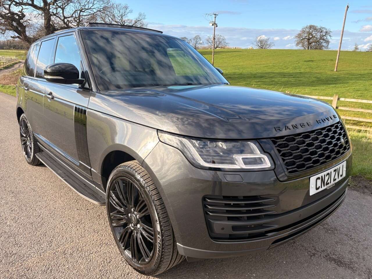 A 2021 LAND ROVER RANGE ROVER 3.0 D300 MHEV Westminster Black SUV 5dr Diesel Auto 4WD Euro 6 (s/s) (300 p A 2021 LAND ROVER RANGE ROVER 3.0 D300 MHEV Westminster Black SUV 5dr Diesel Auto 4WD Euro 6 (s/s) (300 p