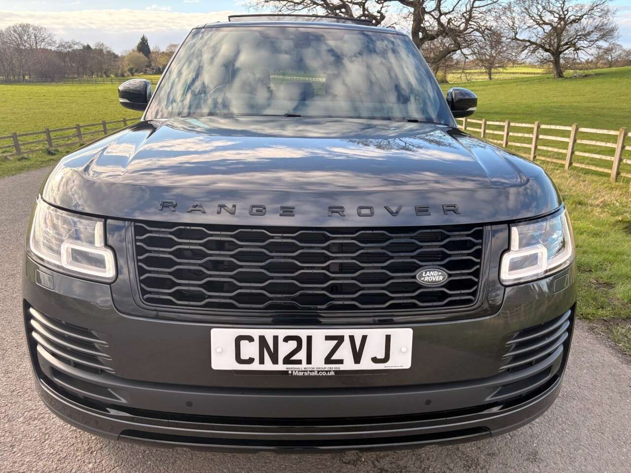 A 2021 LAND ROVER RANGE ROVER 3.0 D300 MHEV Westminster Black SUV 5dr Diesel Auto 4WD Euro 6 (s/s) (300 p A 2021 LAND ROVER RANGE ROVER 3.0 D300 MHEV Westminster Black SUV 5dr Diesel Auto 4WD Euro 6 (s/s) (300 p