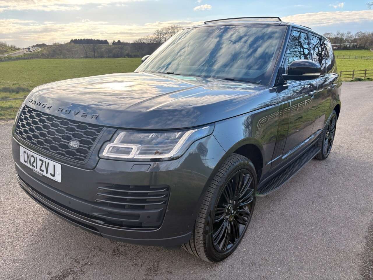 A 2021 LAND ROVER RANGE ROVER 3.0 D300 MHEV Westminster Black SUV 5dr Diesel Auto 4WD Euro 6 (s/s) (300 p A 2021 LAND ROVER RANGE ROVER 3.0 D300 MHEV Westminster Black SUV 5dr Diesel Auto 4WD Euro 6 (s/s) (300 p