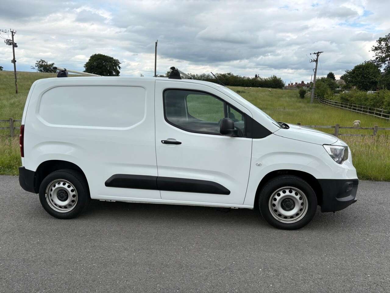 A 2021 VAUXHALL COMBO 1.5 Turbo D 2300 Dynamic Panel Van 4dr Diesel Manual L1 H1 Euro 6 (100 ps) A 2021 VAUXHALL COMBO 1.5 Turbo D 2300 Dynamic Panel Van 4dr Diesel Manual L1 H1 Euro 6 (100 ps)