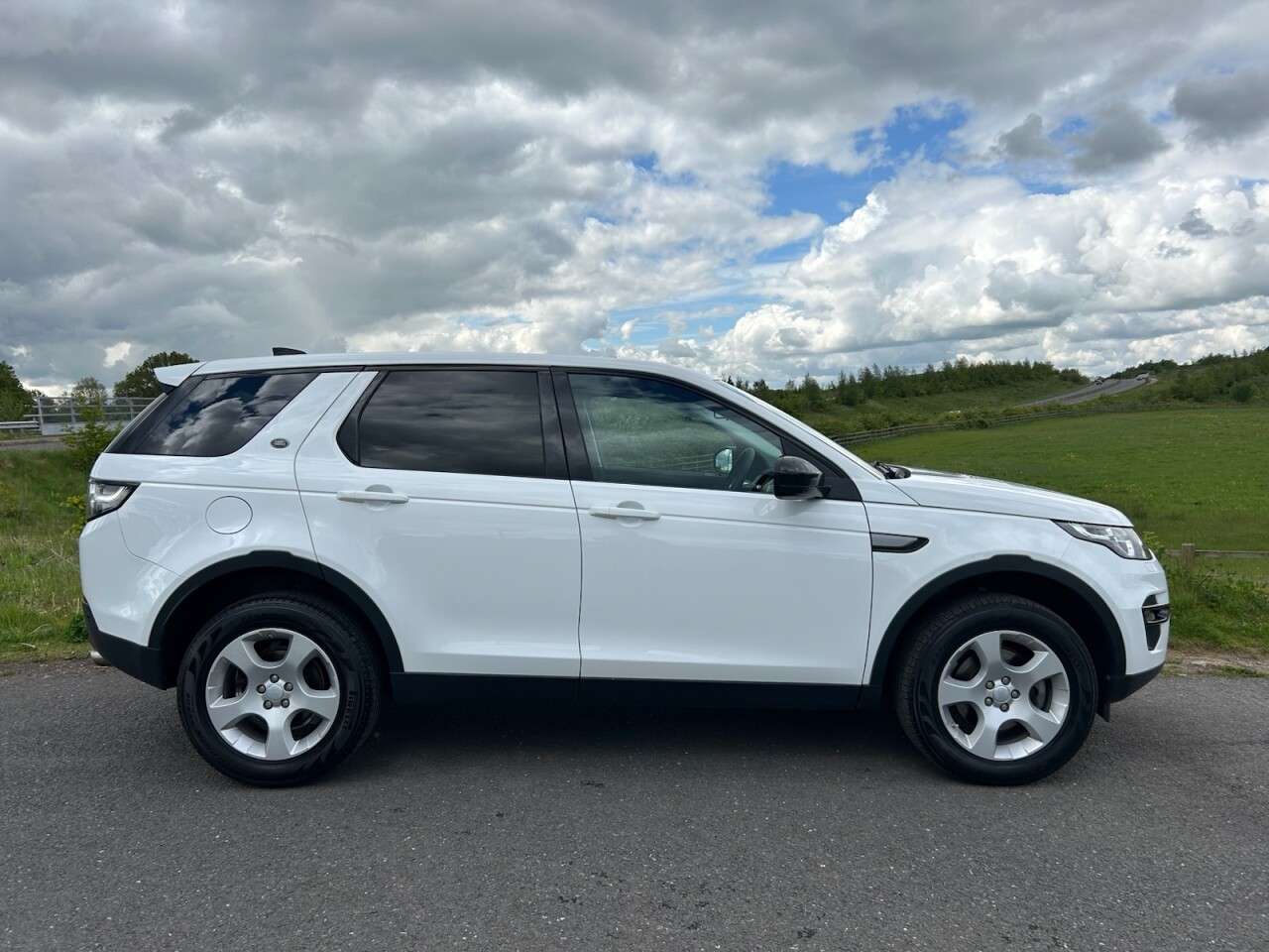 A 2017 LAND ROVER DISCOVERY SPORT TD4 PURE SPECIAL EDITION A 2017 LAND ROVER DISCOVERY SPORT TD4 PURE SPECIAL EDITION