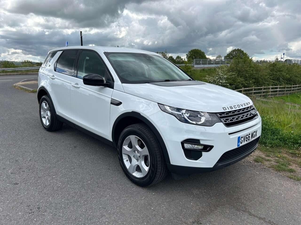 A 2017 LAND ROVER DISCOVERY SPORT TD4 PURE SPECIAL EDITION A 2017 LAND ROVER DISCOVERY SPORT TD4 PURE SPECIAL EDITION