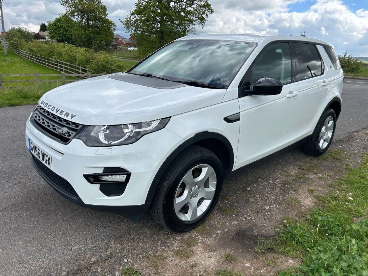 A 2017 LAND ROVER DISCOVERY SPORT TD4 PURE SPECIAL EDITION A 2017 LAND ROVER DISCOVERY SPORT TD4 PURE SPECIAL EDITION