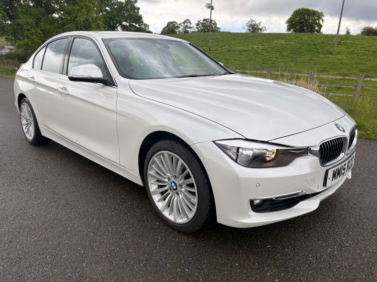 A 2015 BMW 3 SERIES 2.0 320i Luxury Saloon 4dr Petrol Manual Euro 6 (s/s) (184 ps) A 2015 BMW 3 SERIES 2.0 320i Luxury Saloon 4dr Petrol Manual Euro 6 (s/s) (184 ps)