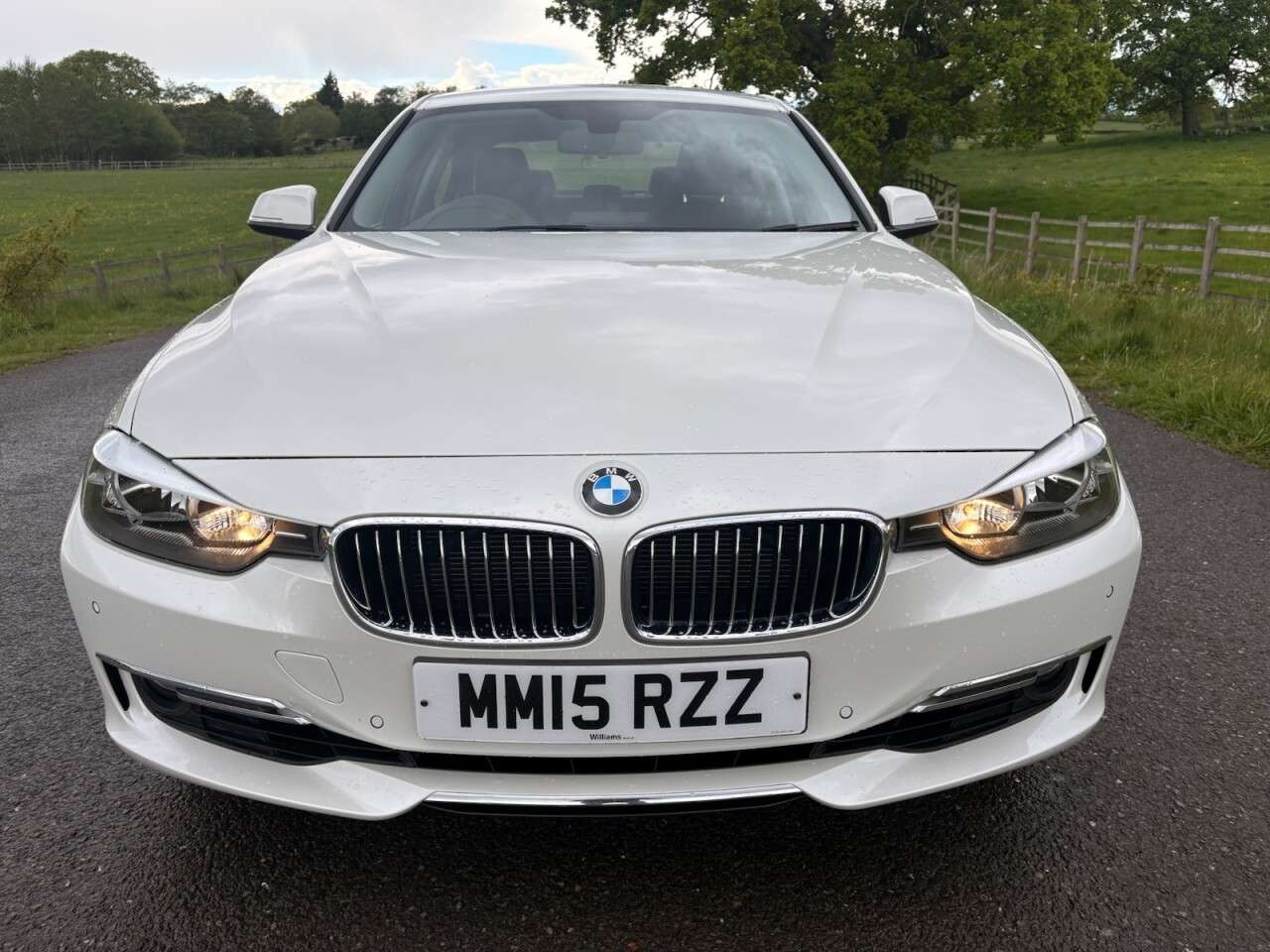 A 2015 BMW 3 SERIES 2.0 320i Luxury Saloon 4dr Petrol Manual Euro 6 (s/s) (184 ps) A 2015 BMW 3 SERIES 2.0 320i Luxury Saloon 4dr Petrol Manual Euro 6 (s/s) (184 ps)