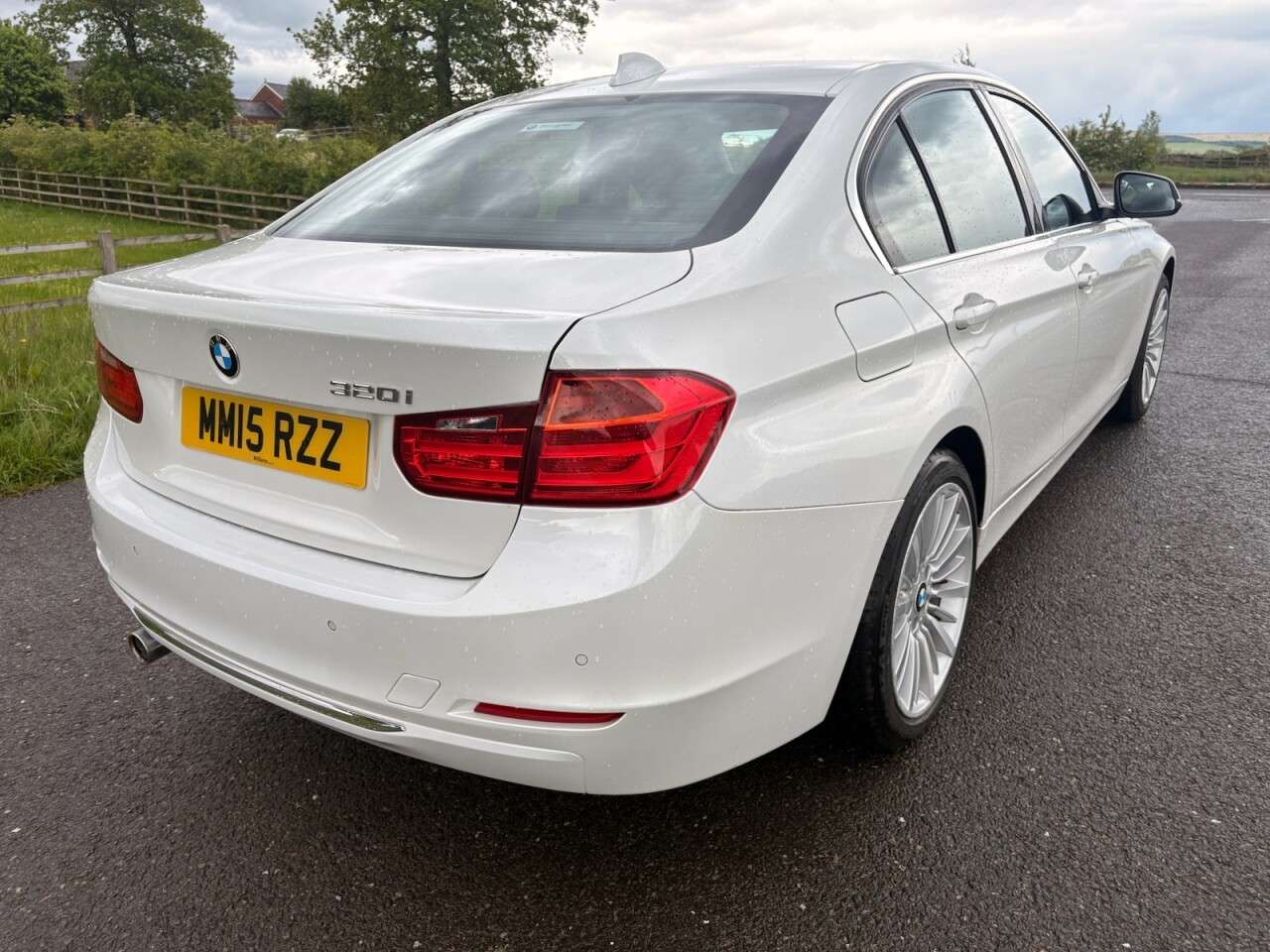 A 2015 BMW 3 SERIES 2.0 320i Luxury Saloon 4dr Petrol Manual Euro 6 (s/s) (184 ps) A 2015 BMW 3 SERIES 2.0 320i Luxury Saloon 4dr Petrol Manual Euro 6 (s/s) (184 ps)