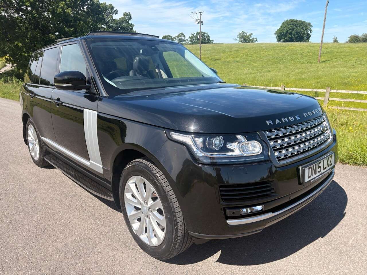 A 2015 LAND ROVER RANGE ROVER 3.0 TD V6 Vogue SUV 5dr Diesel Auto 4WD Euro 5 (s/s) (258 ps) FULL HISTORY A 2015 LAND ROVER RANGE ROVER 3.0 TD V6 Vogue SUV 5dr Diesel Auto 4WD Euro 5 (s/s) (258 ps) FULL HISTORY