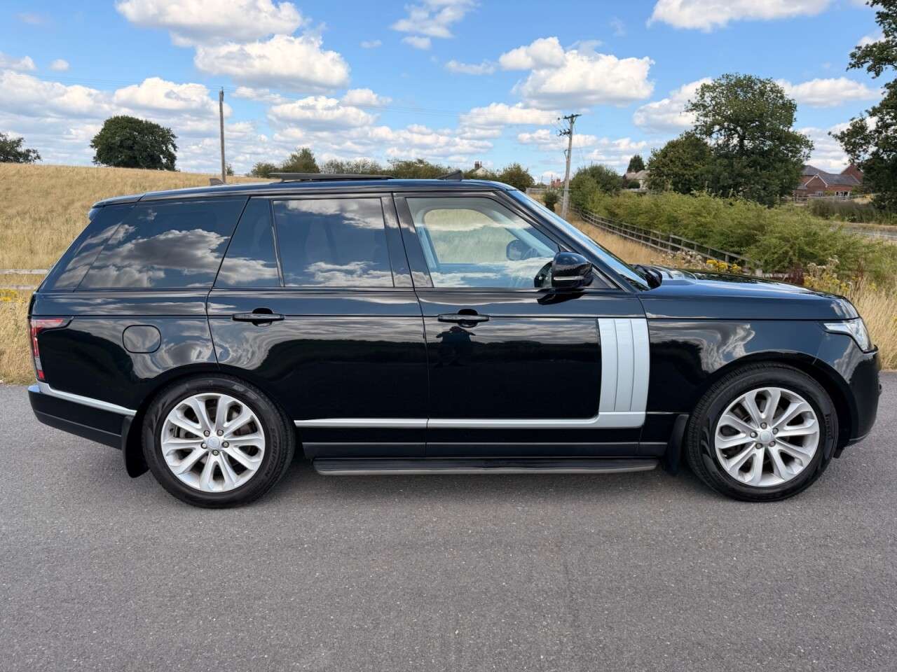 A 2015 LAND ROVER RANGE ROVER 3.0 TD V6 Vogue SUV 5dr Diesel Auto 4WD Euro 5 (s/s) (258 ps) FULL HISTORY A 2015 LAND ROVER RANGE ROVER 3.0 TD V6 Vogue SUV 5dr Diesel Auto 4WD Euro 5 (s/s) (258 ps) FULL HISTORY