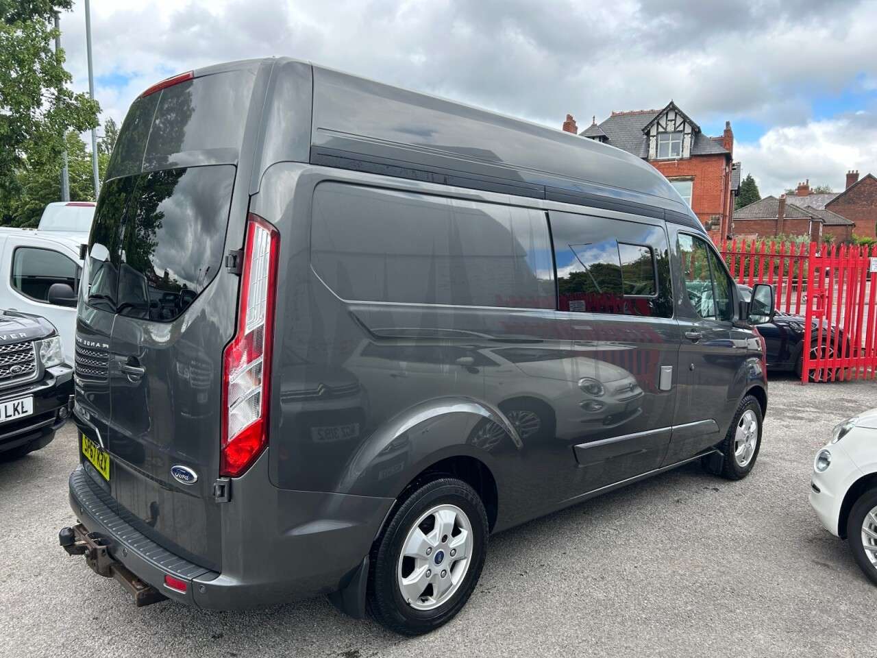 A 2017 FORD TRANSIT CUSTOM 2.0L AUTO 168 BHP !! NO VAT !! 5 SERVICES AUTOMATIC A 2017 FORD TRANSIT CUSTOM 2.0L AUTO 168 BHP !! NO VAT !! 5 SERVICES AUTOMATIC