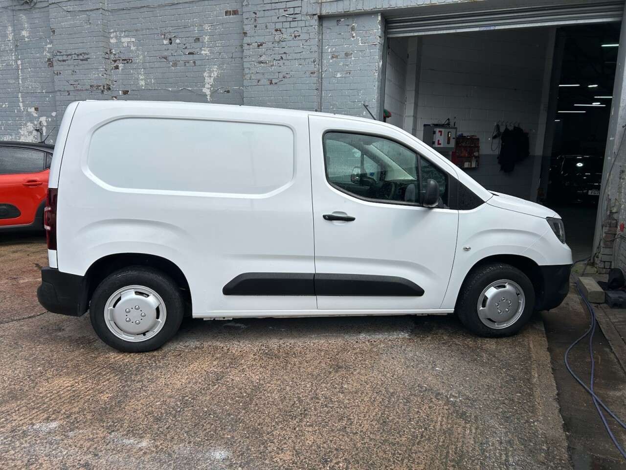 A 2020 VAUXHALL COMBO 1.5 Turbo D 2000 Edition Panel Van 4dr Diesel Manual L1 H1 Euro 6 (s/s) (10 A 2020 VAUXHALL COMBO 1.5 Turbo D 2000 Edition Panel Van 4dr Diesel Manual L1 H1 Euro 6 (s/s) (10