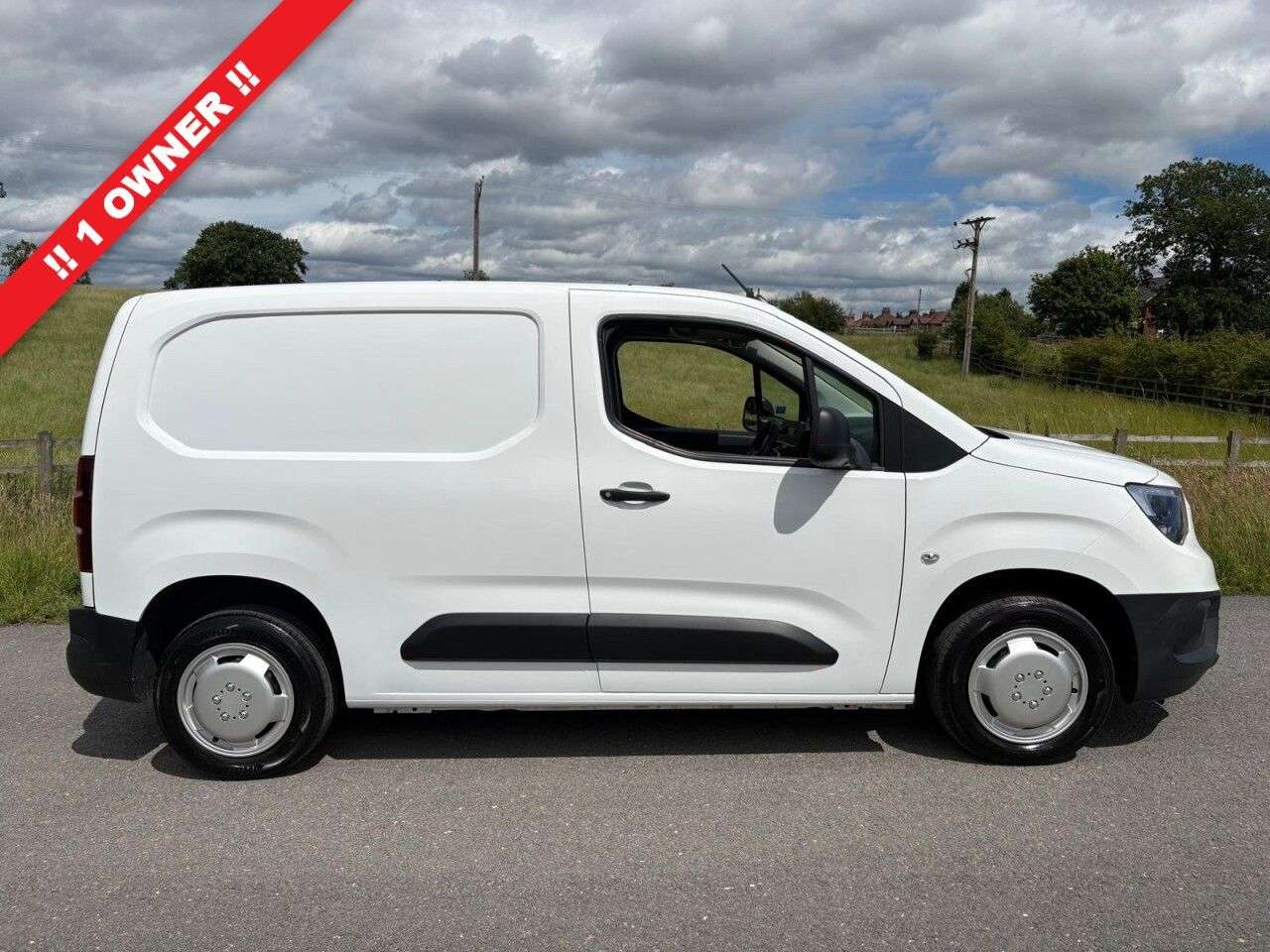 A 2020 VAUXHALL COMBO 1.5 Turbo D 2000 Edition Panel Van 4dr Diesel Manual L1 H1 Euro 6 (s/s) (10 A 2020 VAUXHALL COMBO 1.5 Turbo D 2000 Edition Panel Van 4dr Diesel Manual L1 H1 Euro 6 (s/s) (10
