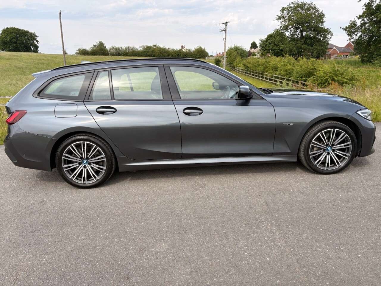 A 2021 BMW 3 SERIES 2.0 330e 12kWh M Sport Touring 5dr Petrol Plug-in Hybrid Auto Euro 6 (s/s) A 2021 BMW 3 SERIES 2.0 330e 12kWh M Sport Touring 5dr Petrol Plug-in Hybrid Auto Euro 6 (s/s)