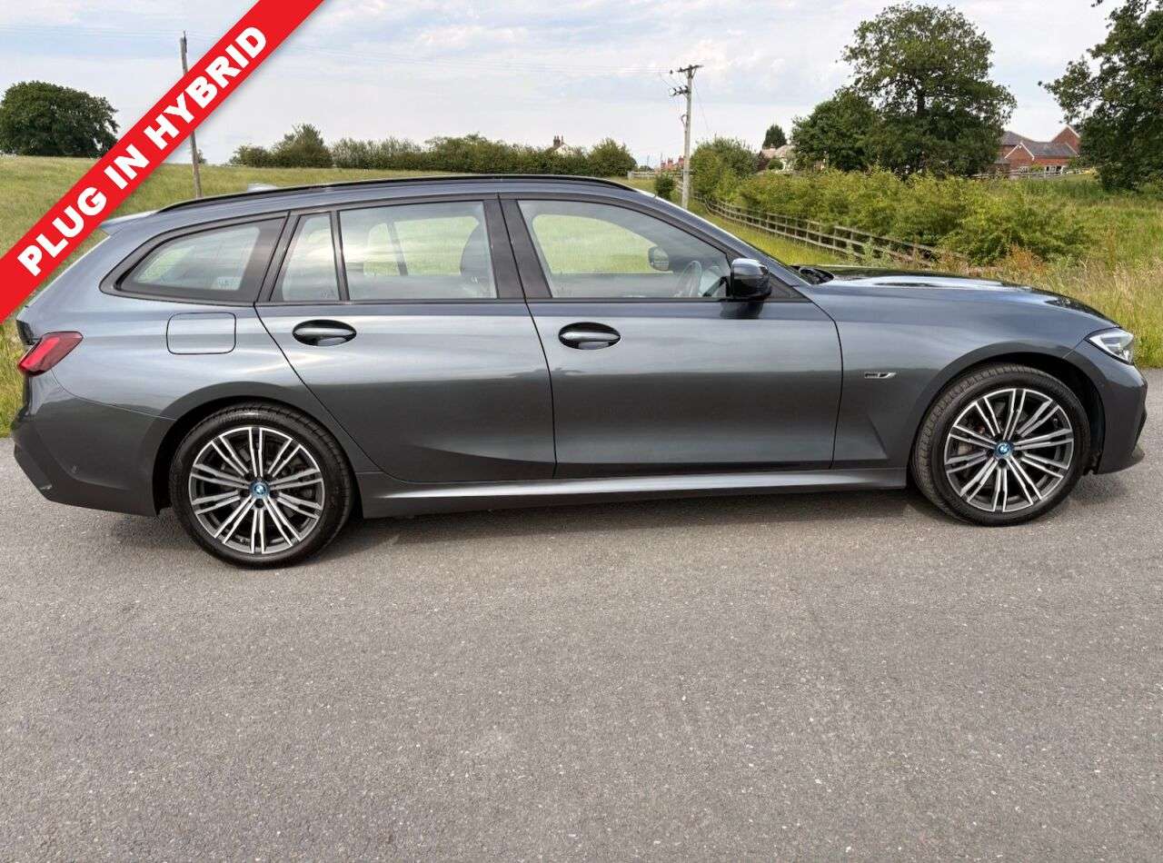 A 2021 BMW 3 SERIES 2.0 330e 12kWh M Sport Touring 5dr Petrol Plug-in Hybrid Auto Euro 6 (s/s) A 2021 BMW 3 SERIES 2.0 330e 12kWh M Sport Touring 5dr Petrol Plug-in Hybrid Auto Euro 6 (s/s)