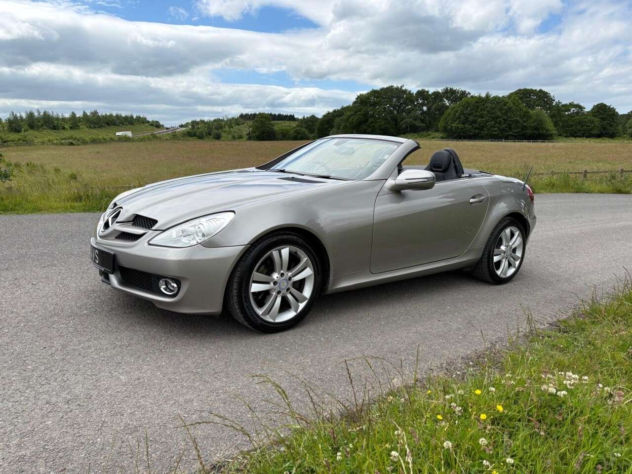 A 2009 MERCEDES-BENZ SLK 3.0 SLK280 Convertible 2dr Petrol G-Tronic Euro 4 (231 ps) A 2009 MERCEDES-BENZ SLK 3.0 SLK280 Convertible 2dr Petrol G-Tronic Euro 4 (231 ps)