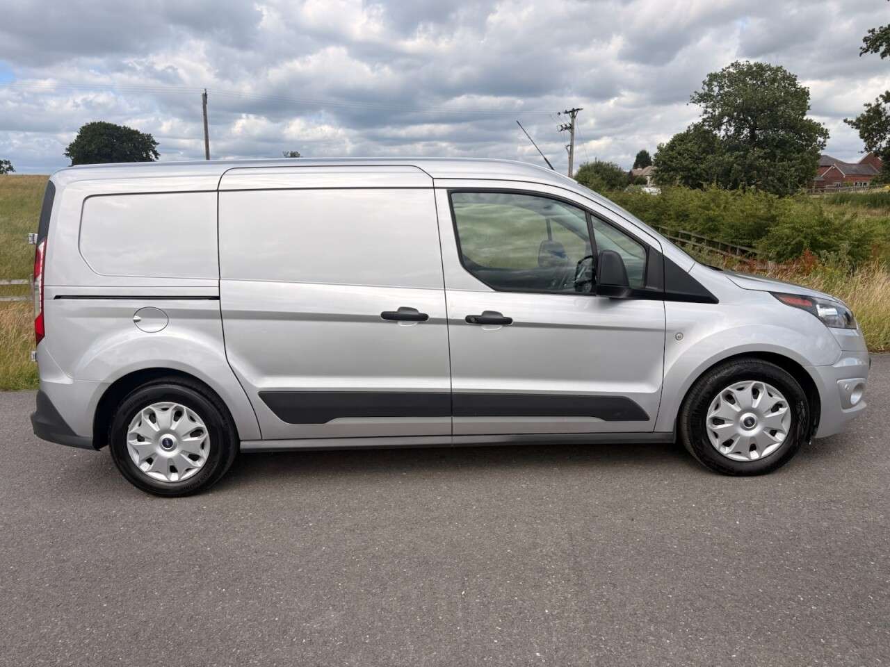 A 2017 FORD TRANSIT CONNECT 1.5 TDCi 230 Trend Combi Van 6dr Diesel Powershift L2 H1 (133 g/km, 118 bhp A 2017 FORD TRANSIT CONNECT 1.5 TDCi 230 Trend Combi Van 6dr Diesel Powershift L2 H1 (133 g/km, 118 bhp