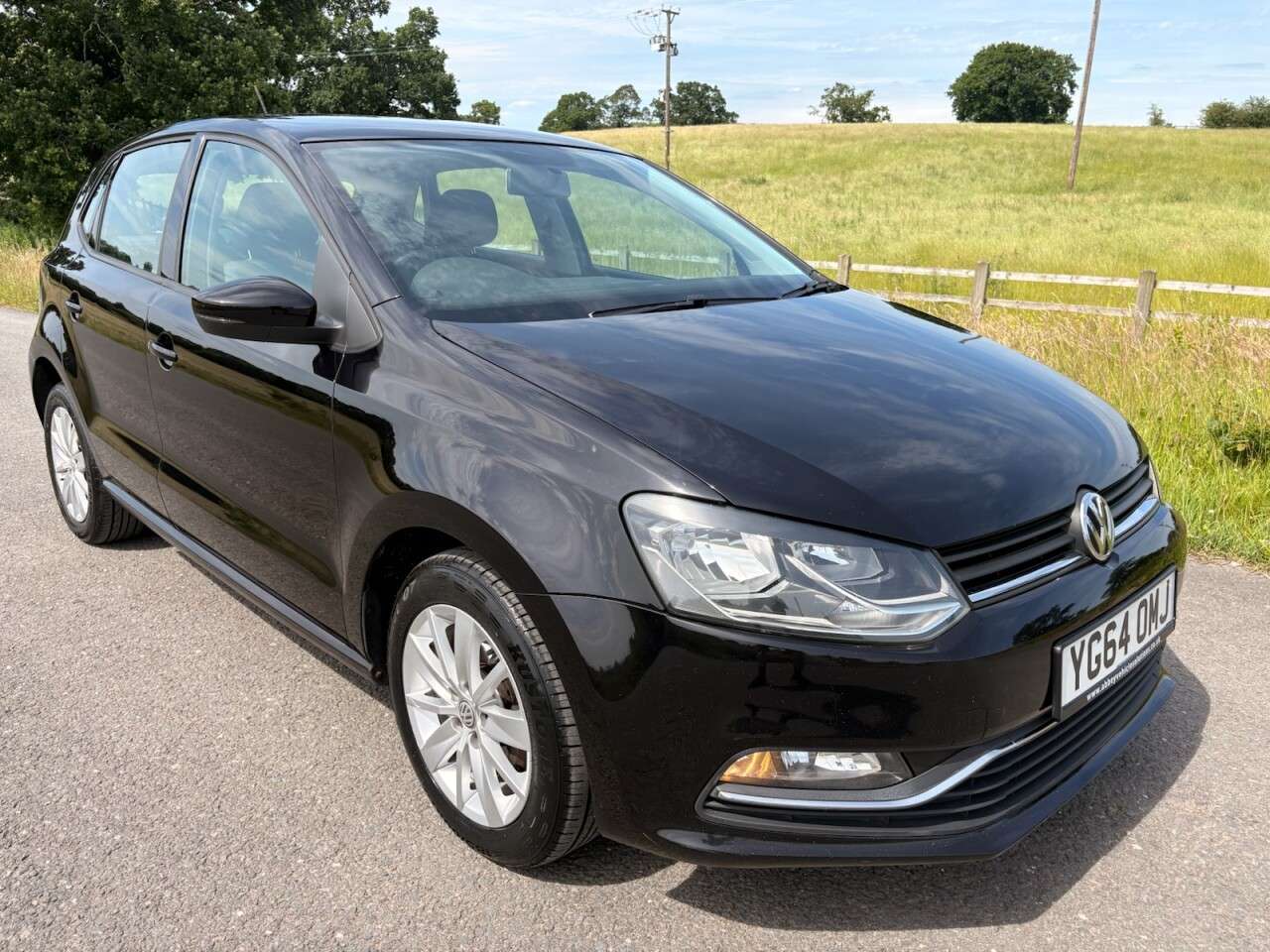 A 2014 VOLKSWAGEN POLO 1.4 TDI BlueMotion Tech SE Hatchback 5dr Diesel Manual Euro 6 (s/s) (75 ps) A 2014 VOLKSWAGEN POLO 1.4 TDI BlueMotion Tech SE Hatchback 5dr Diesel Manual Euro 6 (s/s) (75 ps)