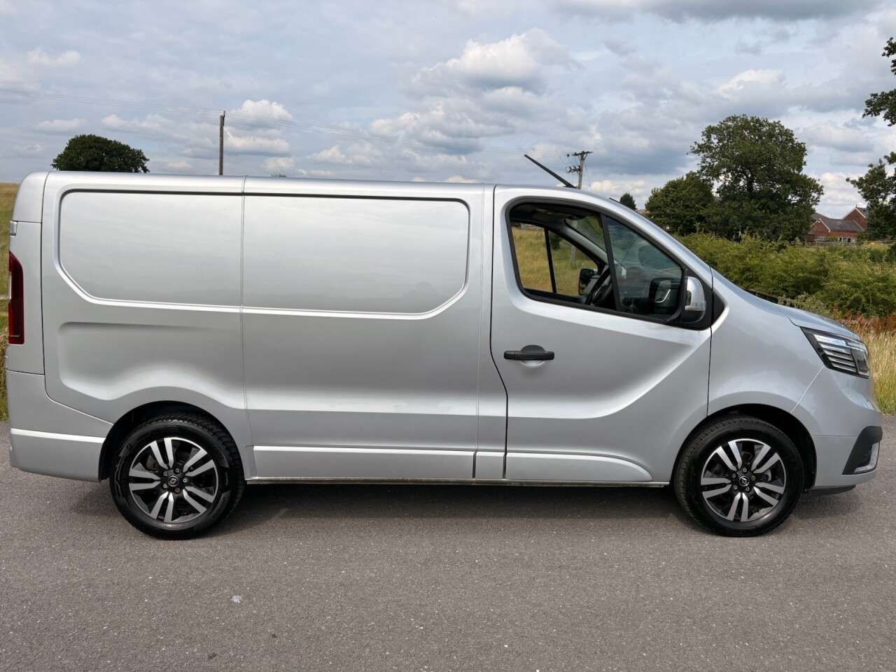 A 2023 RENAULT TRAFIC 2.0 dCi Blue SL28 Sport+ Panel Van 5dr Diesel Manual L1 H1 Euro 6 (s/s) (15 A 2023 RENAULT TRAFIC 2.0 dCi Blue SL28 Sport+ Panel Van 5dr Diesel Manual L1 H1 Euro 6 (s/s) (15