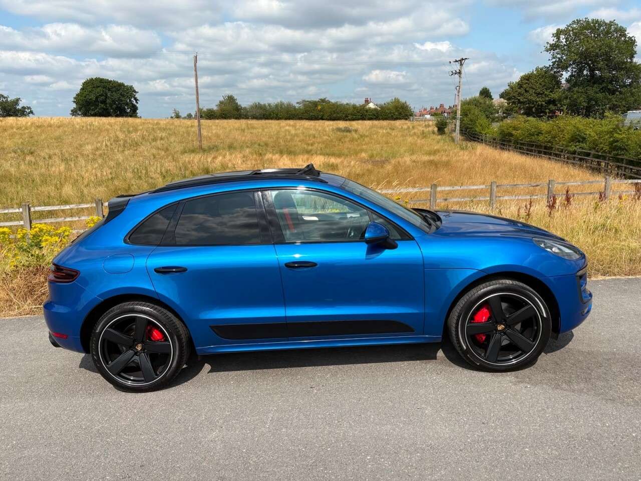 A 2017 PORSCHE MACAN 3.0T V6 GTS SUV 5dr Petrol PDK 4WD Euro 6 (s/s) (360 ps) PORSCHE HISTORY LO A 2017 PORSCHE MACAN 3.0T V6 GTS SUV 5dr Petrol PDK 4WD Euro 6 (s/s) (360 ps) PORSCHE HISTORY LO