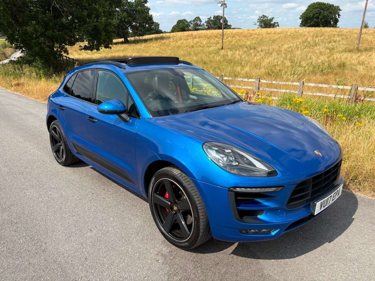 A 2017 PORSCHE MACAN 3.0T V6 GTS SUV 5dr Petrol PDK 4WD Euro 6 (s/s) (360 ps) PORSCHE HISTORY LO A 2017 PORSCHE MACAN 3.0T V6 GTS SUV 5dr Petrol PDK 4WD Euro 6 (s/s) (360 ps) PORSCHE HISTORY LO
