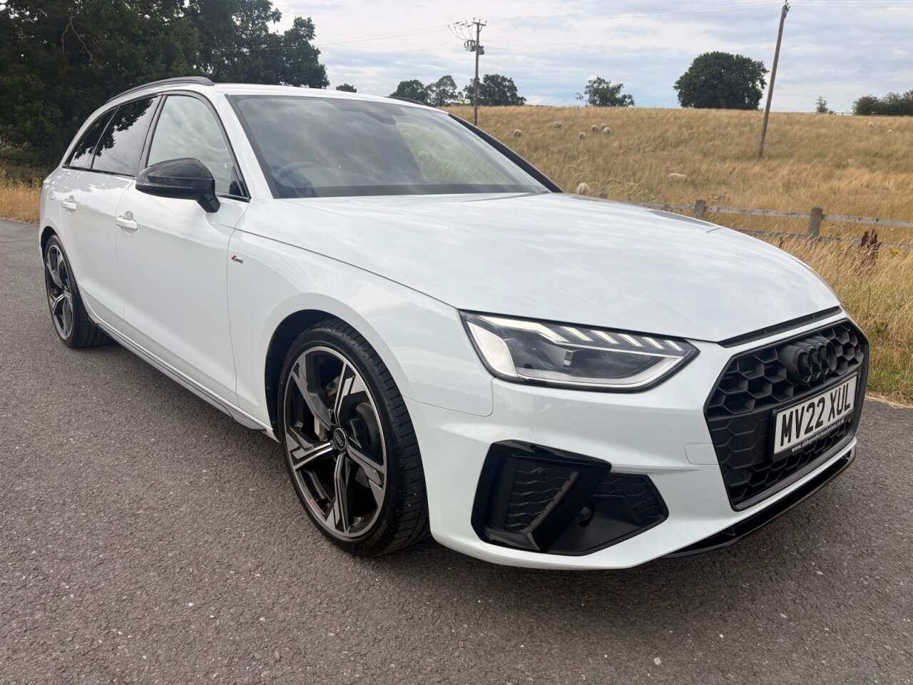 A 2022 AUDI A4 AVANT 2.0 TFSI 40 Black Edition Estate 5dr Petrol S Tronic Euro 6 (s/s) (204 ps) A 2022 AUDI A4 AVANT 2.0 TFSI 40 Black Edition Estate 5dr Petrol S Tronic Euro 6 (s/s) (204 ps)