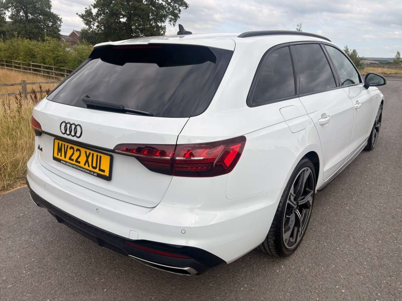 A 2022 AUDI A4 AVANT 2.0 TFSI 40 Black Edition Estate 5dr Petrol S Tronic Euro 6 (s/s) (204 ps) A 2022 AUDI A4 AVANT 2.0 TFSI 40 Black Edition Estate 5dr Petrol S Tronic Euro 6 (s/s) (204 ps)