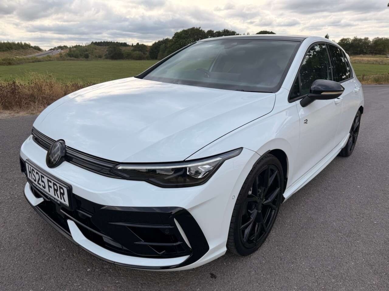 A 2025 VOLKSWAGEN GOLF 2.0 TSI R Black Edition Hatchback 5dr Petrol DSG 4Motion Euro 6 (s/s) (333 A 2025 VOLKSWAGEN GOLF 2.0 TSI R Black Edition Hatchback 5dr Petrol DSG 4Motion Euro 6 (s/s) (333