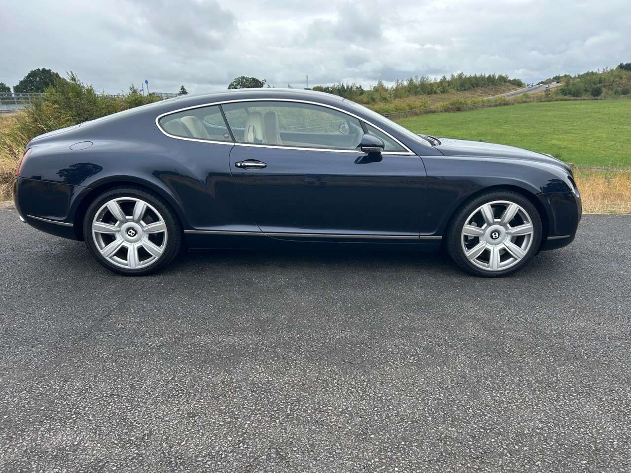 A 2005 BENTLEY CONTINENTAL 6.0 GT Coupe 2dr Petrol Automatic (410 g/km, 552 bhp) A 2005 BENTLEY CONTINENTAL 6.0 GT Coupe 2dr Petrol Automatic (410 g/km, 552 bhp)
