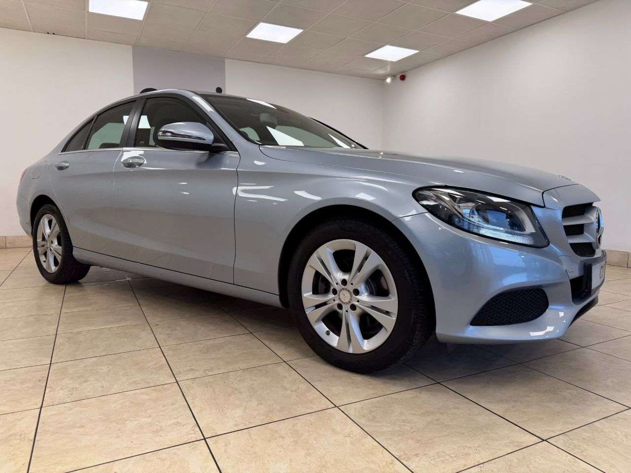 A 2016 MERCEDES-BENZ C-CLASS 2.0 C200 SE Saloon 4dr Petrol 7G-Tronic+ Euro 6 (s/s) (184 ps) CRUISE CONTR A 2016 MERCEDES-BENZ C-CLASS 2.0 C200 SE Saloon 4dr Petrol 7G-Tronic+ Euro 6 (s/s) (184 ps) CRUISE CONTR