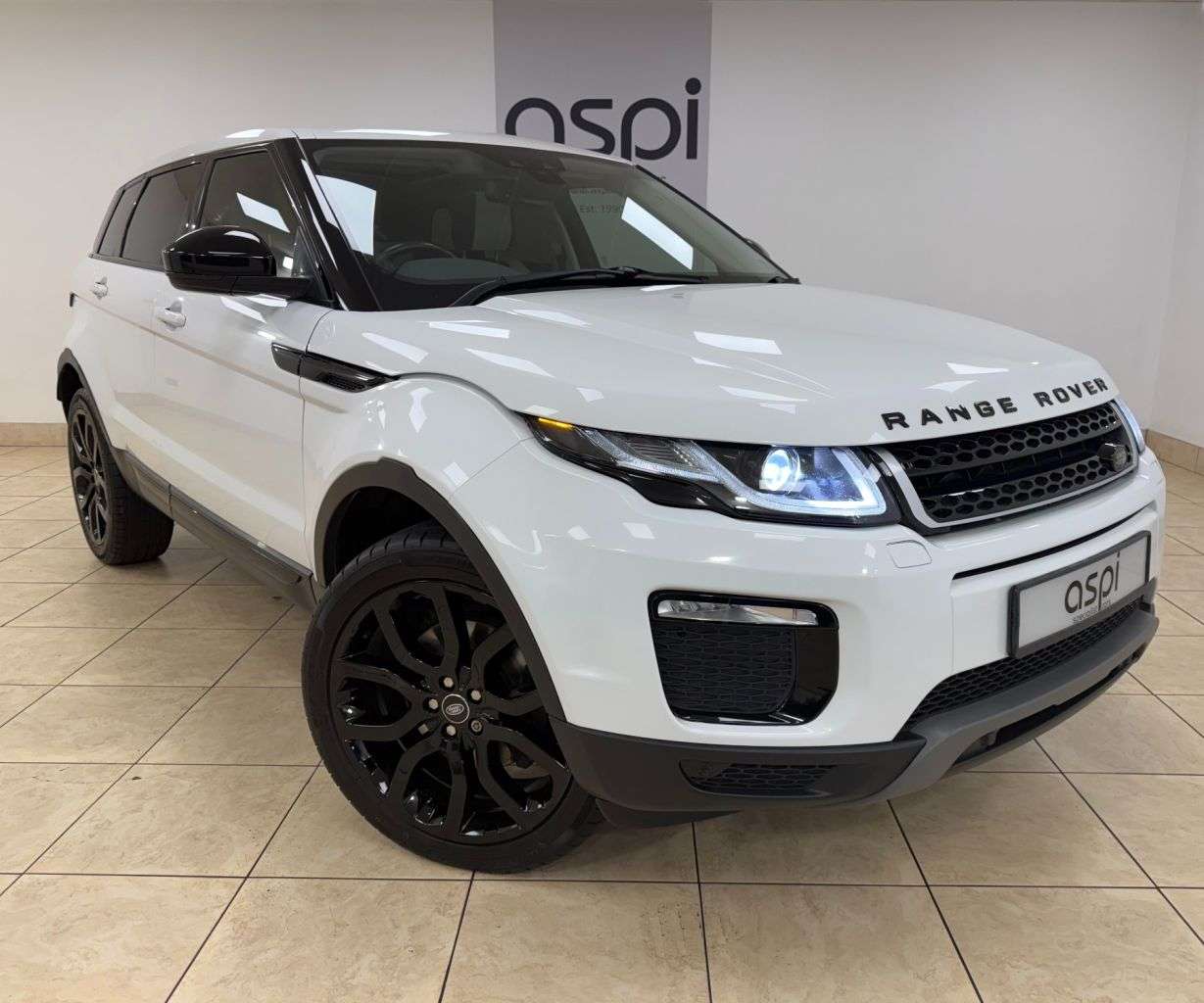 A 2015 LAND ROVER RANGE ROVER EVOQUE 2.0 TD4 SE Tech SUV 5dr Diesel Auto 4WD Euro 6 (s/s) (180 ps) CLIMATE, MEDI A 2015 LAND ROVER RANGE ROVER EVOQUE 2.0 TD4 SE Tech SUV 5dr Diesel Auto 4WD Euro 6 (s/s) (180 ps) CLIMATE, MEDI