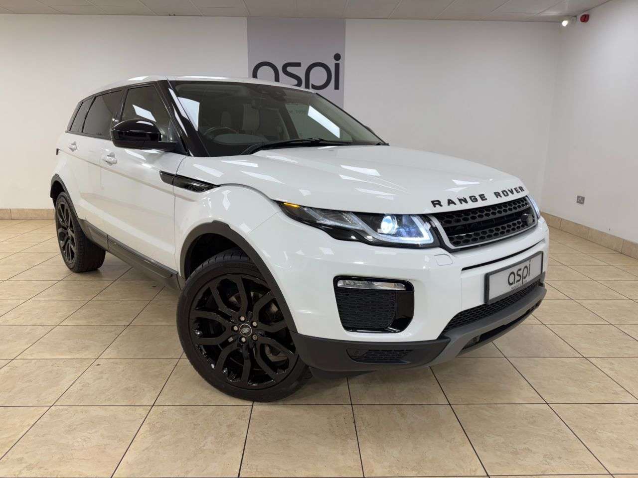 A 2015 LAND ROVER RANGE ROVER EVOQUE 2.0 TD4 SE Tech SUV 5dr Diesel Auto 4WD Euro 6 (s/s) (180 ps) CLIMATE, MEDI A 2015 LAND ROVER RANGE ROVER EVOQUE 2.0 TD4 SE Tech SUV 5dr Diesel Auto 4WD Euro 6 (s/s) (180 ps) CLIMATE, MEDI