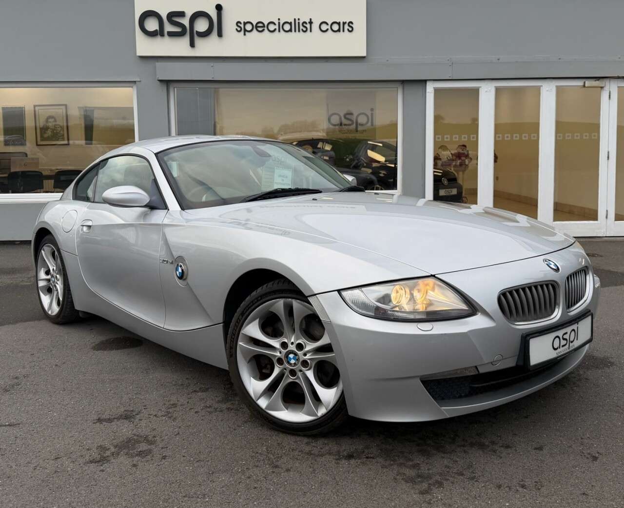 A 2007 BMW Z4 3.0 si SE Coupe 2dr Petrol Manual Euro 4 (265 ps) ELEC F/SEATS-DRIVERS WITH A 2007 BMW Z4 3.0 si SE Coupe 2dr Petrol Manual Euro 4 (265 ps) ELEC F/SEATS-DRIVERS WITH