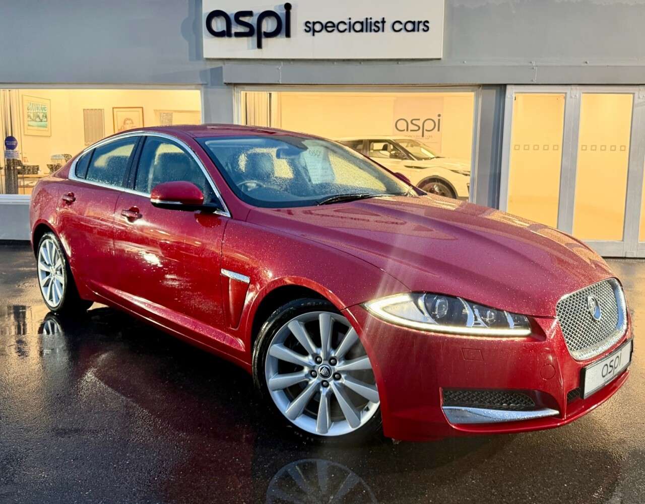 A 2013 JAGUAR XF 2.2d Premium Luxury Saloon 4dr Diesel Auto Euro 5 (s/s) (200 ps) FULL DETAI A 2013 JAGUAR XF 2.2d Premium Luxury Saloon 4dr Diesel Auto Euro 5 (s/s) (200 ps) FULL DETAI
