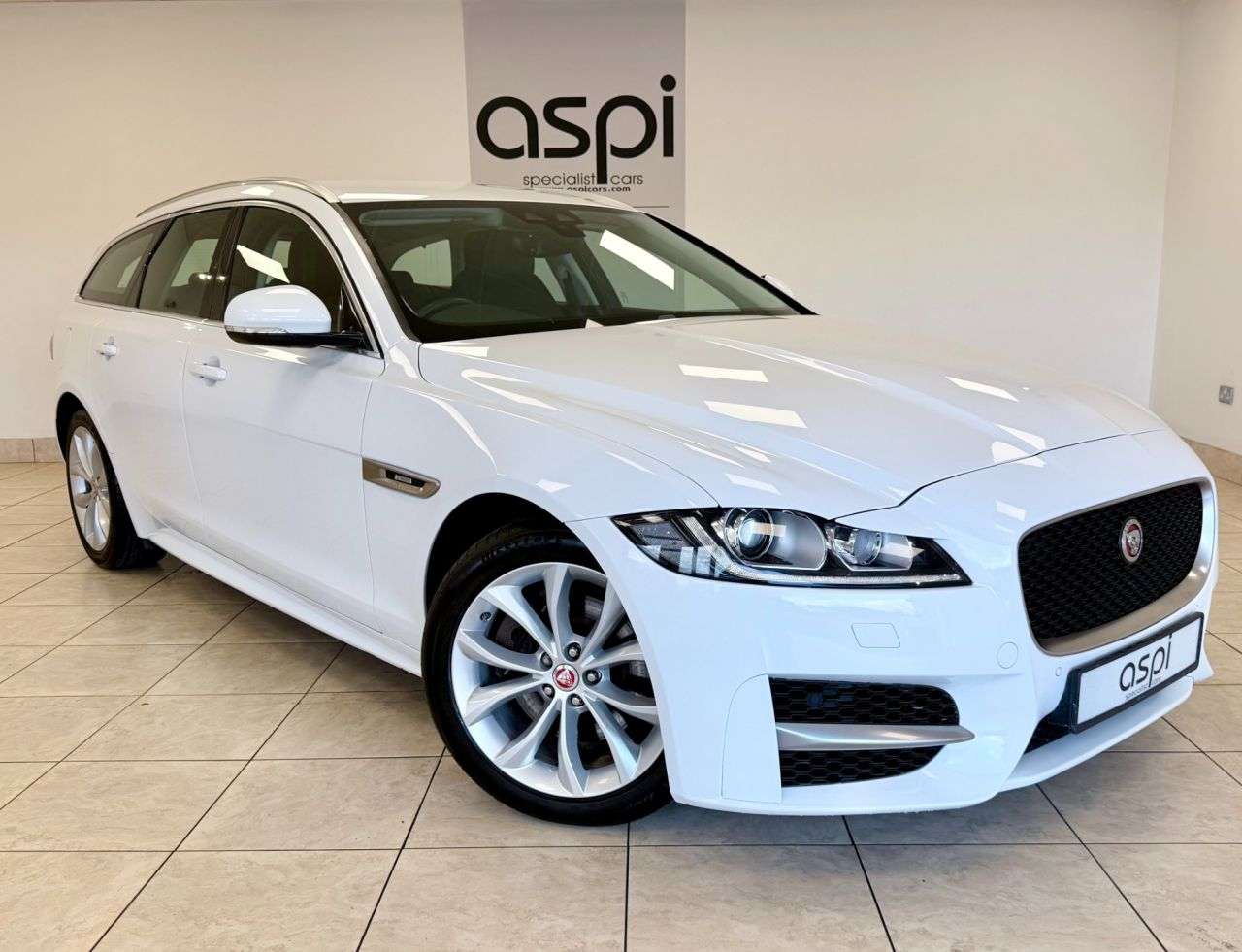 A 2019 JAGUAR XF 2.0i R-Sport GPF Sportbrake 5dr Petrol Auto Euro 6 (s/s) (250 ps) CRUISE, A A 2019 JAGUAR XF 2.0i R-Sport GPF Sportbrake 5dr Petrol Auto Euro 6 (s/s) (250 ps) CRUISE, A