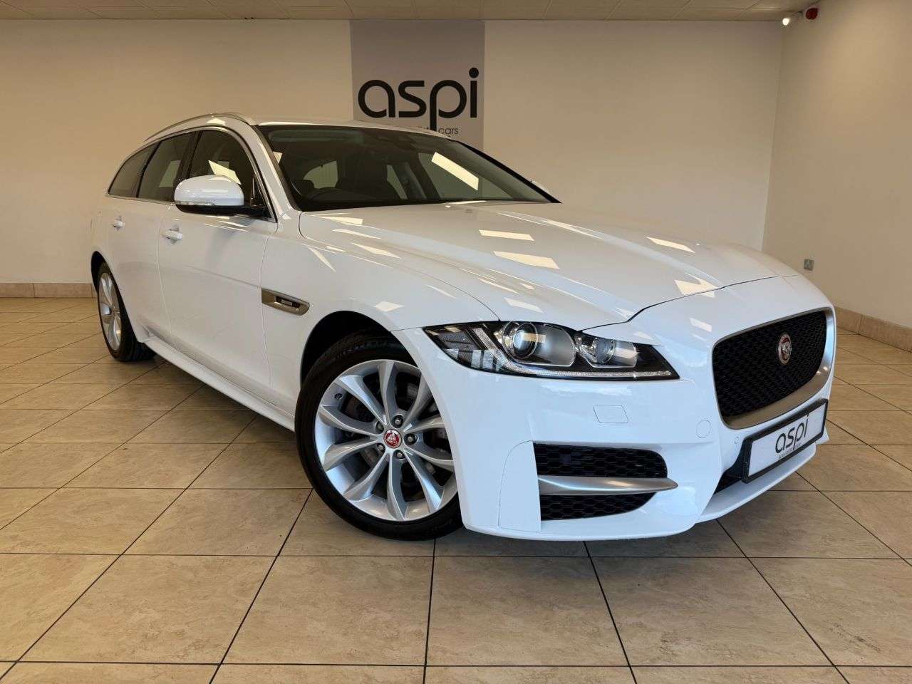 A 2019 JAGUAR XF 2.0i R-Sport GPF Sportbrake 5dr Petrol Auto Euro 6 (s/s) (250 ps) CRUISE, A A 2019 JAGUAR XF 2.0i R-Sport GPF Sportbrake 5dr Petrol Auto Euro 6 (s/s) (250 ps) CRUISE, A