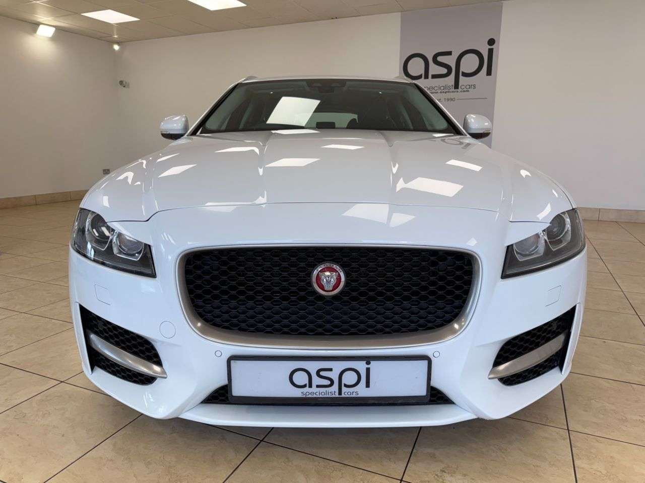 A 2019 JAGUAR XF 2.0i R-Sport GPF Sportbrake 5dr Petrol Auto Euro 6 (s/s) (250 ps) CRUISE, A A 2019 JAGUAR XF 2.0i R-Sport GPF Sportbrake 5dr Petrol Auto Euro 6 (s/s) (250 ps) CRUISE, A