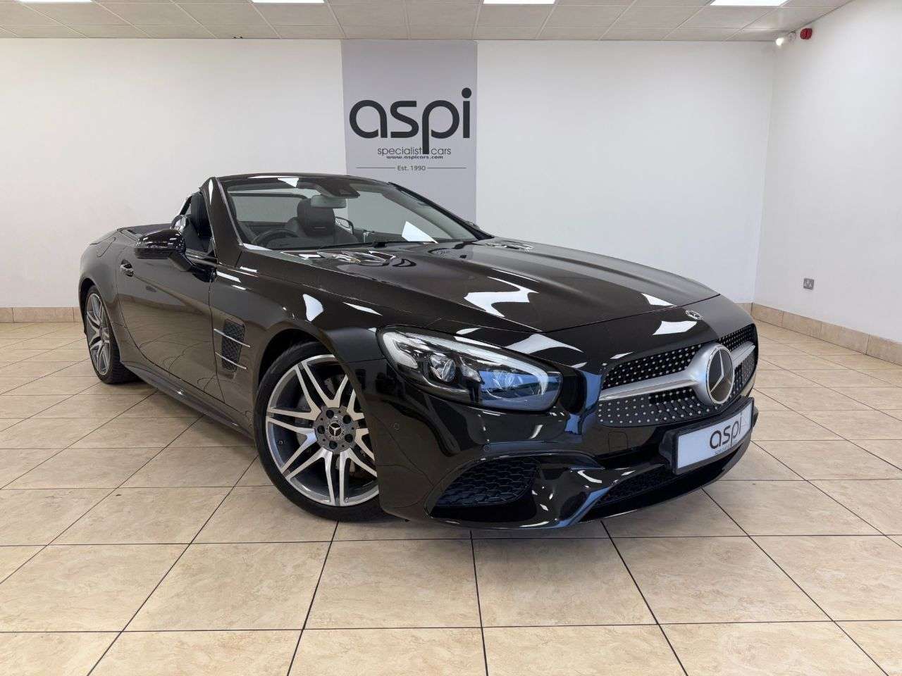 A 2018 MERCEDES-BENZ SL 4.7 SL500 V8 AMG Line (Premium) Roadster 2dr Petrol G-Tronic+ Euro 6 (s/s) A 2018 MERCEDES-BENZ SL 4.7 SL500 V8 AMG Line (Premium) Roadster 2dr Petrol G-Tronic+ Euro 6 (s/s)