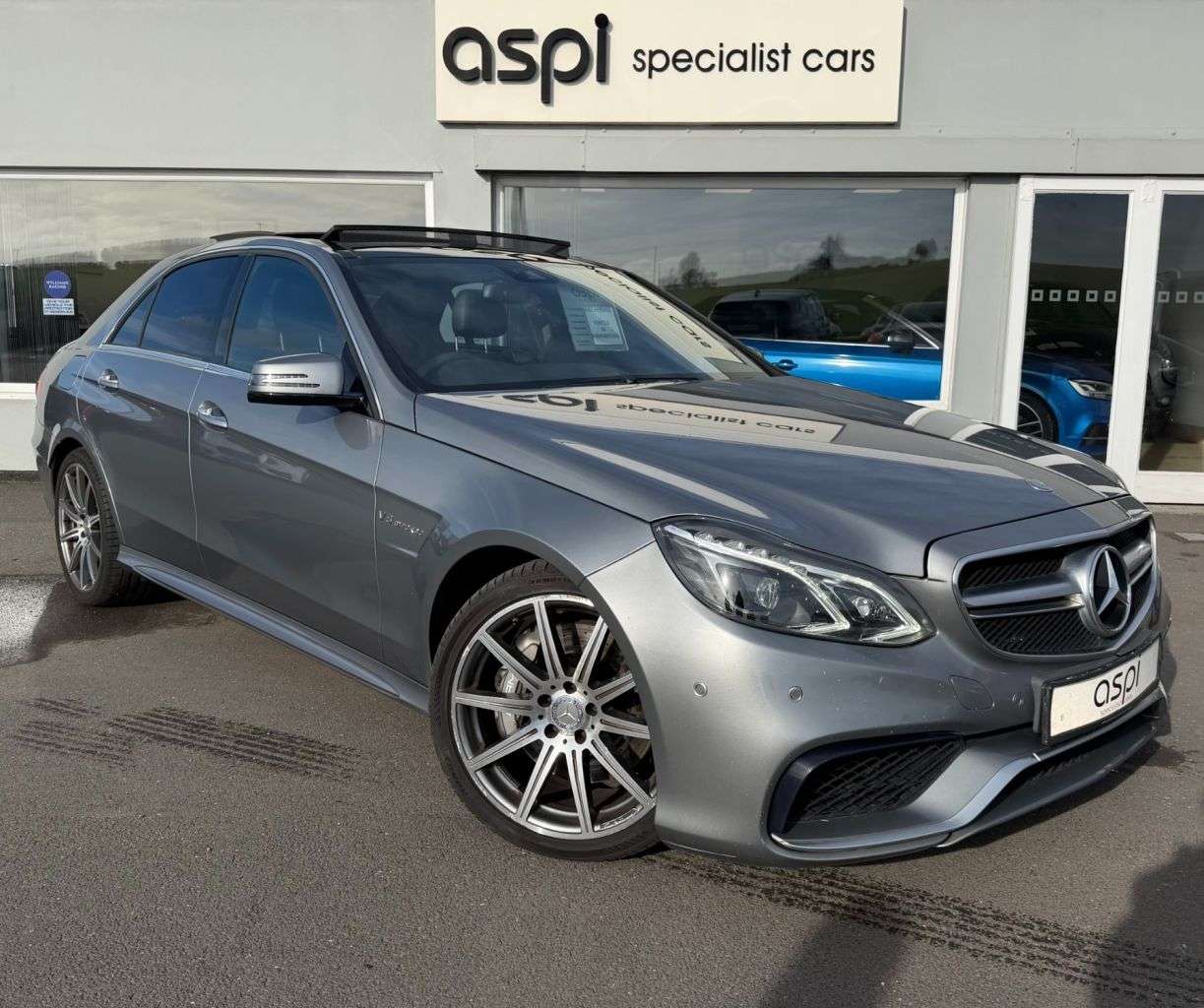 A 2013 MERCEDES-BENZ E-CLASS 5.5 E63 V8 BiTurbo AMG Saloon 4dr Petrol SpdS MCT Euro 6 (s/s) (557 ps) FUL A 2013 MERCEDES-BENZ E-CLASS 5.5 E63 V8 BiTurbo AMG Saloon 4dr Petrol SpdS MCT Euro 6 (s/s) (557 ps) FUL