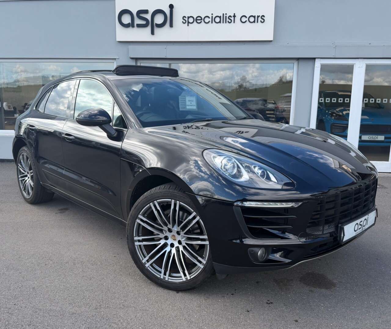 A 2014 PORSCHE MACAN 3.0 V6 S SUV 5dr Petrol PDK 4WD Euro 6 (s/s) (340 ps) P/GLASS, CRUISE HEATE A 2014 PORSCHE MACAN 3.0 V6 S SUV 5dr Petrol PDK 4WD Euro 6 (s/s) (340 ps) P/GLASS, CRUISE HEATE
