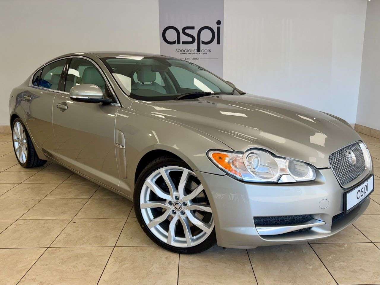 A 2011 JAGUAR XF 5.0 V8 Premium Luxury Saloon 4dr Petrol Auto Euro 5 (385 ps) FULL DETAILS - A 2011 JAGUAR XF 5.0 V8 Premium Luxury Saloon 4dr Petrol Auto Euro 5 (385 ps) FULL DETAILS -
