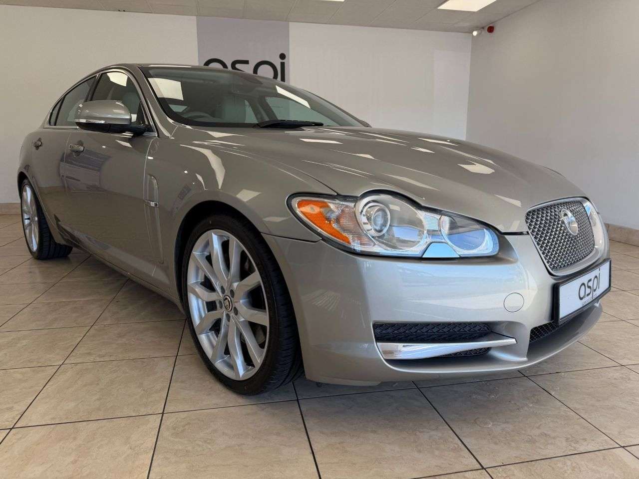 A 2011 JAGUAR XF 5.0 V8 Premium Luxury Saloon 4dr Petrol Auto Euro 5 (385 ps) FULL DETAILS - A 2011 JAGUAR XF 5.0 V8 Premium Luxury Saloon 4dr Petrol Auto Euro 5 (385 ps) FULL DETAILS -