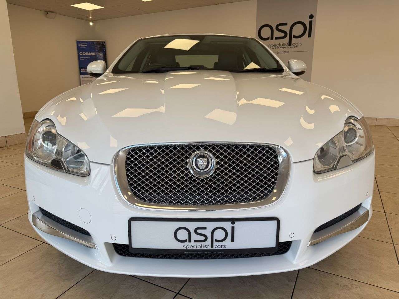 A 2010 JAGUAR XF 3.0 V6 Luxury Saloon 4dr Petrol Auto Euro 4 (238 ps) PDC, CRUISE, WOOD TRIM A 2010 JAGUAR XF 3.0 V6 Luxury Saloon 4dr Petrol Auto Euro 4 (238 ps) PDC, CRUISE, WOOD TRIM