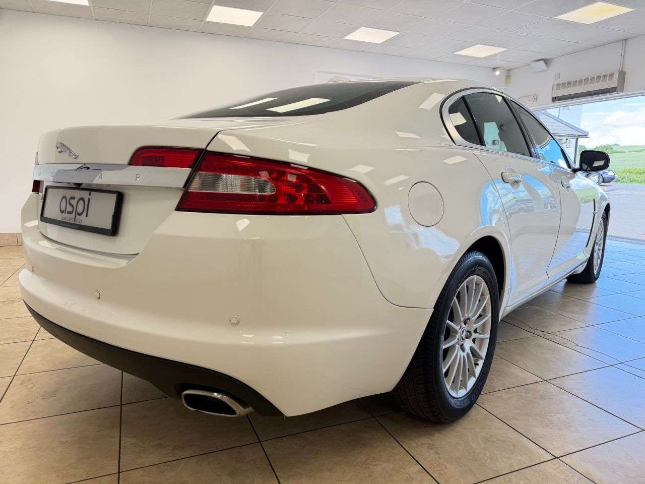 2010 JAGUAR XF 2010 JAGUAR XF