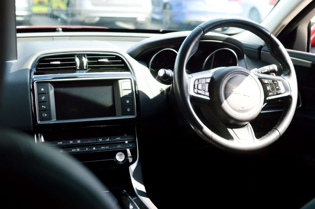 2017 JAGUAR XE 2017 JAGUAR XE