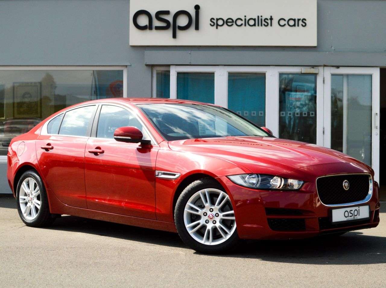 A 2017 JAGUAR XE 2.0i Prestige Saloon 4dr Petrol Auto Euro 6 (s/s) (200 ps) B/TOOTH, MEDIA, A 2017 JAGUAR XE 2.0i Prestige Saloon 4dr Petrol Auto Euro 6 (s/s) (200 ps) B/TOOTH, MEDIA,
