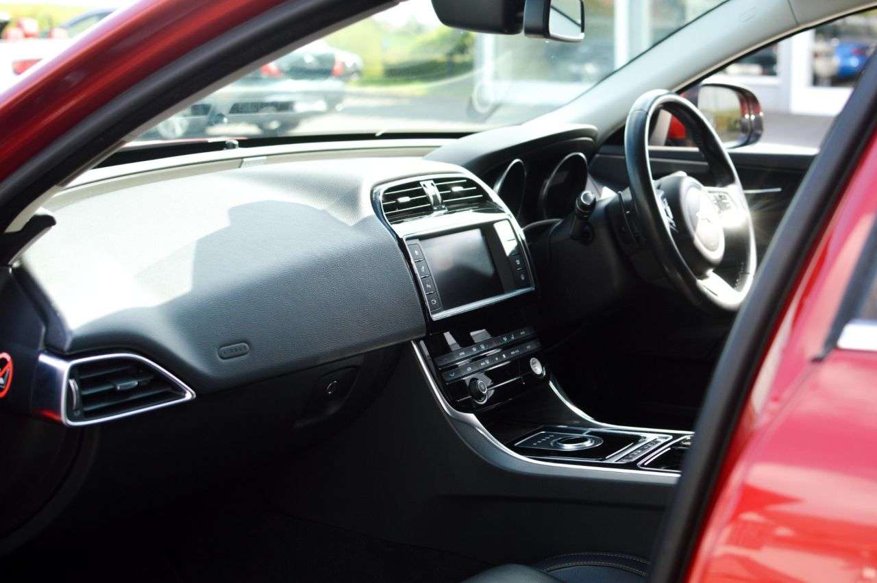 2017 JAGUAR XE 2017 JAGUAR XE