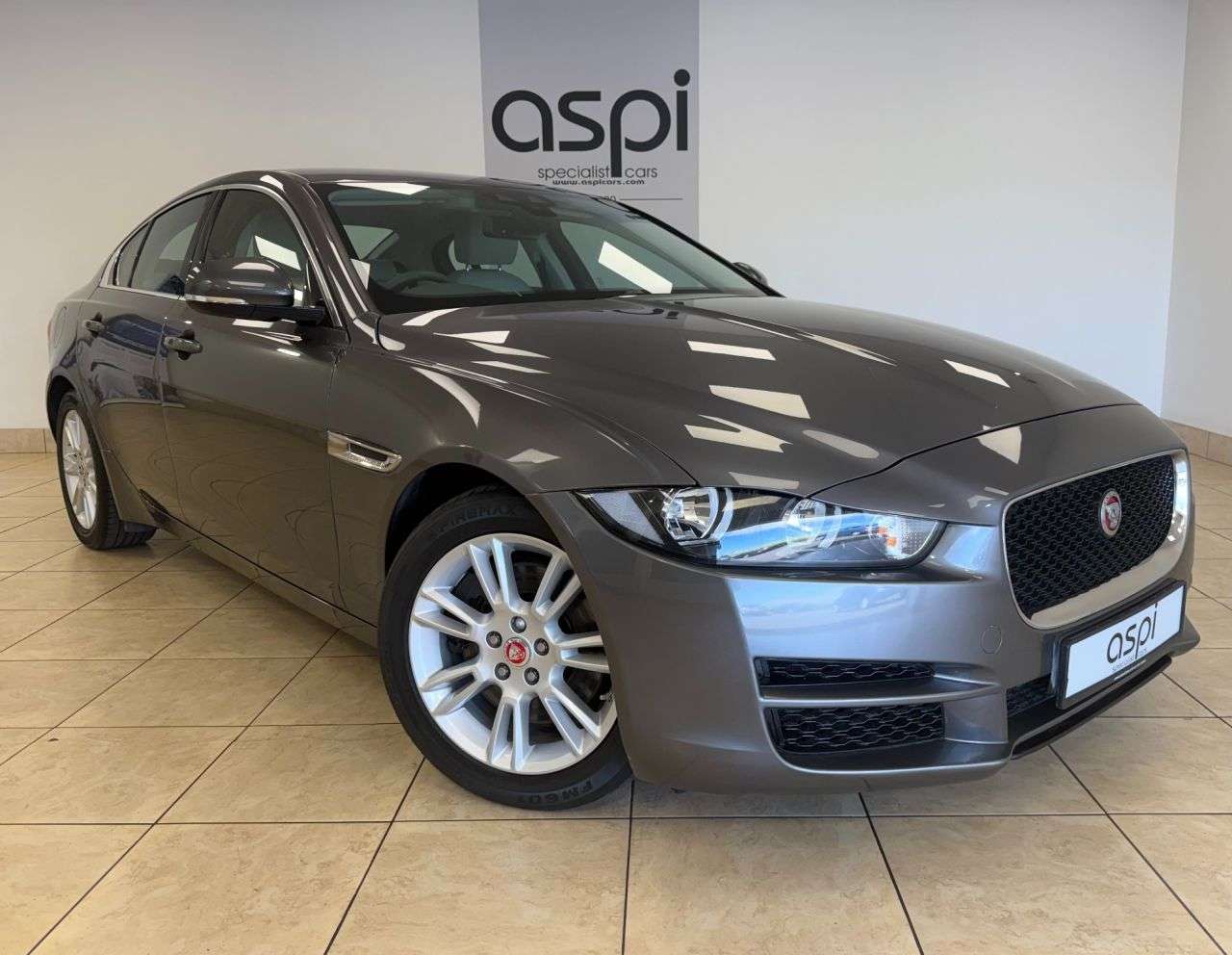 A 2018 JAGUAR XE 2.0i Prestige Saloon 4dr Petrol Auto Euro 6 (s/s) (250 ps) MEDIA, B/TOOTH, A 2018 JAGUAR XE 2.0i Prestige Saloon 4dr Petrol Auto Euro 6 (s/s) (250 ps) MEDIA, B/TOOTH,