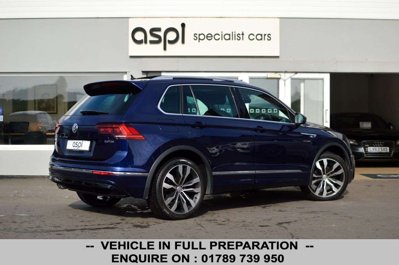 A 2016 VOLKSWAGEN TIGUAN 2.0 TDI BlueMotion Tech R-Line SUV 5dr Diesel DSG Euro 6 (s/s) (150 ps) S/R A 2016 VOLKSWAGEN TIGUAN 2.0 TDI BlueMotion Tech R-Line SUV 5dr Diesel DSG Euro 6 (s/s) (150 ps) S/R
