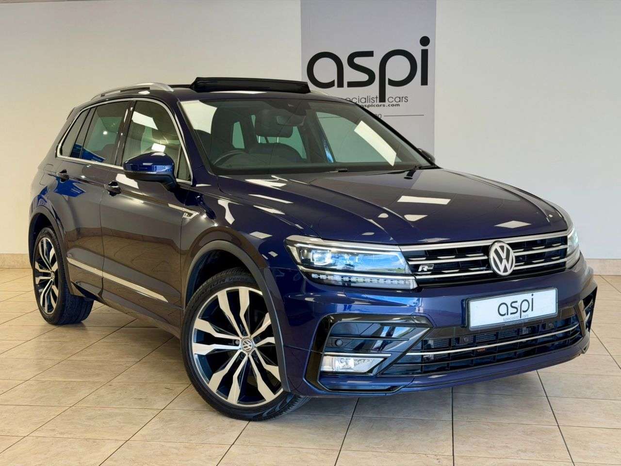 A 2016 VOLKSWAGEN TIGUAN 2.0 TDI BlueMotion Tech R-Line SUV 5dr Diesel DSG Euro 6 (s/s) (150 ps) S/R A 2016 VOLKSWAGEN TIGUAN 2.0 TDI BlueMotion Tech R-Line SUV 5dr Diesel DSG Euro 6 (s/s) (150 ps) S/R