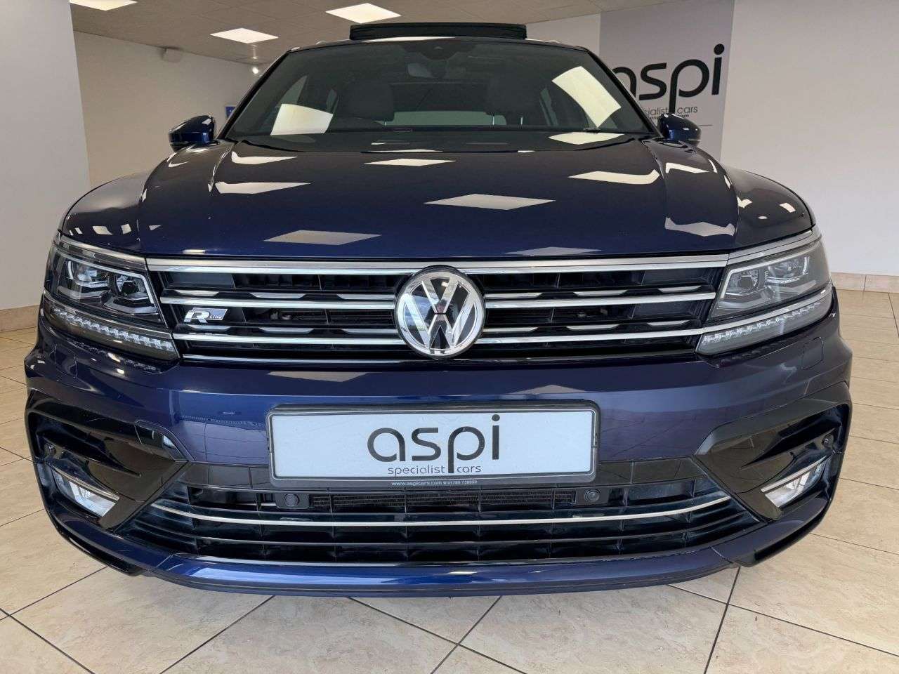A 2016 VOLKSWAGEN TIGUAN 2.0 TDI BlueMotion Tech R-Line SUV 5dr Diesel DSG Euro 6 (s/s) (150 ps) S/R A 2016 VOLKSWAGEN TIGUAN 2.0 TDI BlueMotion Tech R-Line SUV 5dr Diesel DSG Euro 6 (s/s) (150 ps) S/R