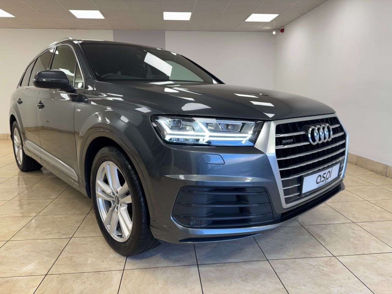 A 2019 AUDI Q7 3.0 TDI V6 45 S line SUV 5dr Diesel Tiptronic quattro Euro 6 (s/s) (231 ps) A 2019 AUDI Q7 3.0 TDI V6 45 S line SUV 5dr Diesel Tiptronic quattro Euro 6 (s/s) (231 ps)